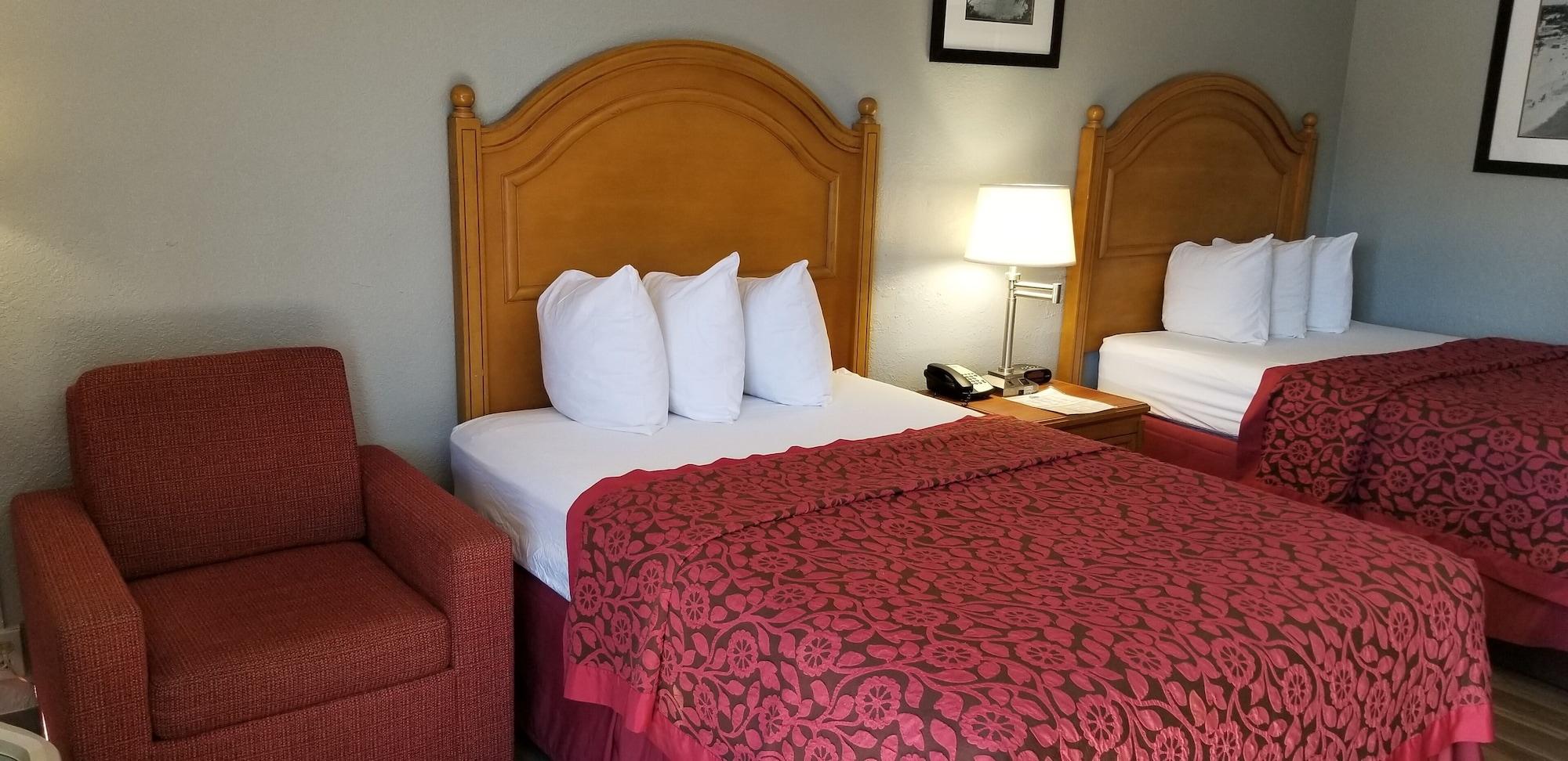 Days By Wyndham Downtown 2*