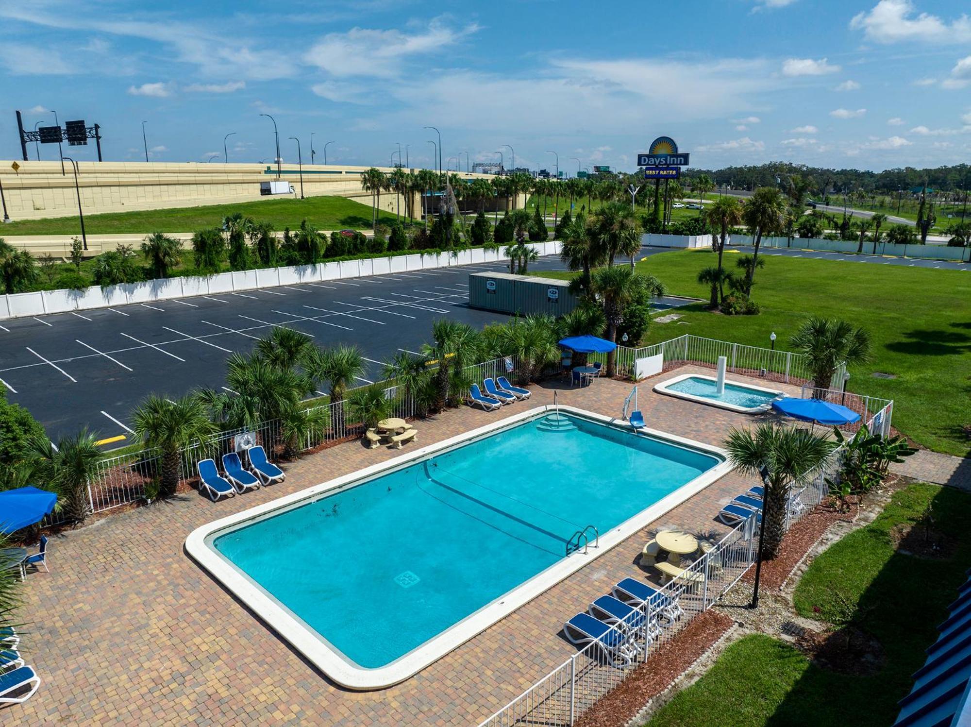 Days By Wyndham Downtown Hotel